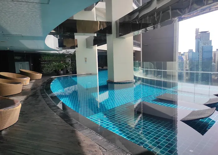 Cozy Apartment With Private Balcony Stunning Skyline, River & Mountain Views, Free Access To Infinity Pool, Lap Pool, Sunbathing, Sauna & Mall Apartment