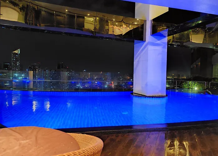 Cozy Apartment With Private Balcony Stunning Skyline, River & Mountain Views, Free Access To Infinity Pool, Lap Pool, Sunbathing, Sauna & Mall *