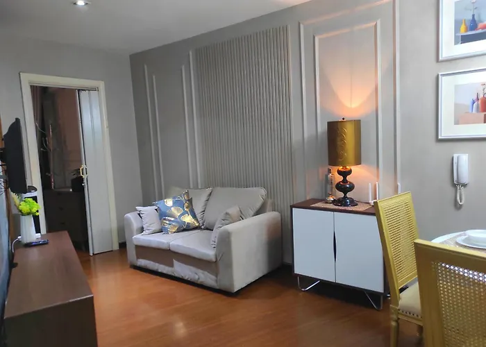 Cozy Apartment With Private Balcony Stunning Skyline, River & Mountain Views, Free Access To Infinity Pool, Lap Pool, Sunbathing, Sauna & Mall *