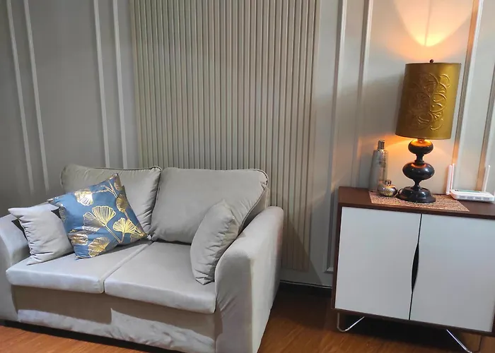 アパート Cozy Apartment With Private Balcony Stunning Skyline, River & Mountain Views, Free Access To Infinity Pool, Lap Pool, Sunbathing, Sauna & Mall マニラ市
