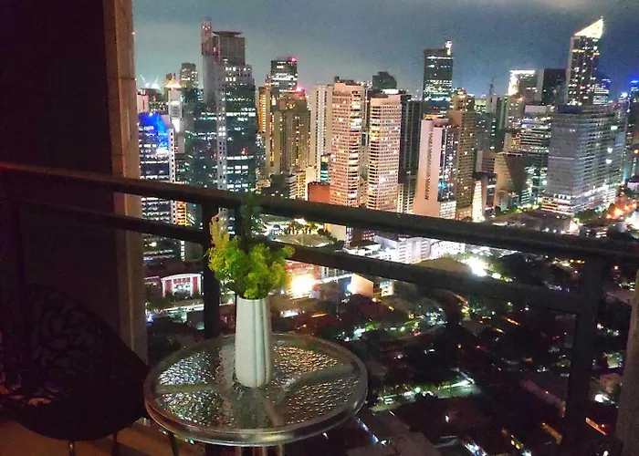Cozy Apartment With Private Balcony Stunning Skyline, River & Mountain Views, Free Access To Infinity Pool, Lap Pool, Sunbathing, Sauna & Mall