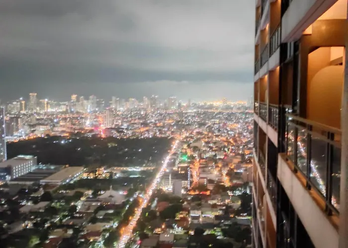 Cozy Apartment With Private Balcony Stunning Skyline, River & Mountain Views, Free Access To Infinity Pool, Lap Pool, Sunbathing, Sauna & Mall Apartment